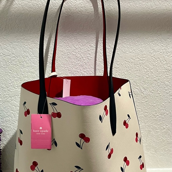 NWT Kate Spade Large Reversible Tote with wristlet. - Picture 2 of 6